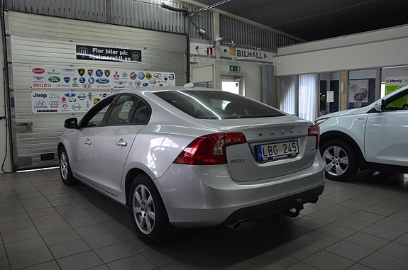 Volvo S60 3 of 5