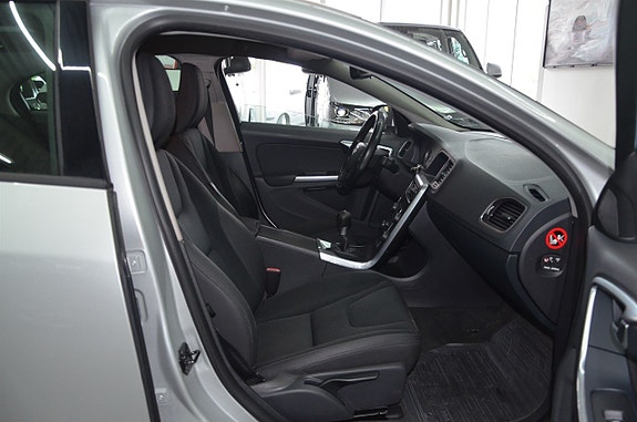 Volvo S60 7 of 11