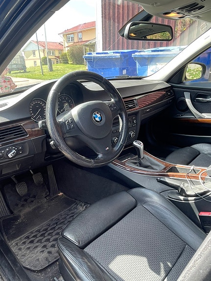 BMW 335i 3 of 4