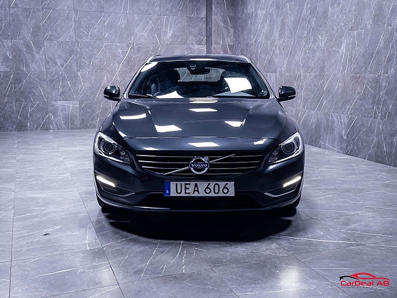 Volvo V60 2 of 27