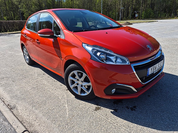 Peugeot 208 3 of 5