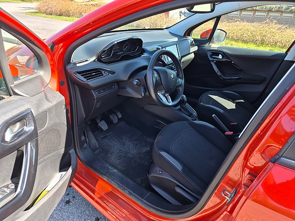 Peugeot 208 5 of 5