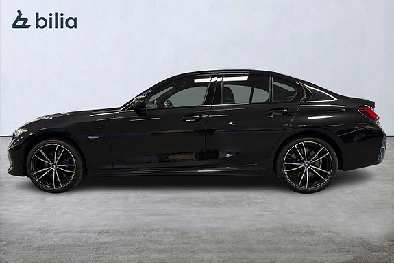 BMW 330e 3 of 18