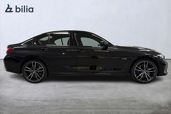BMW 330e 16 of 18