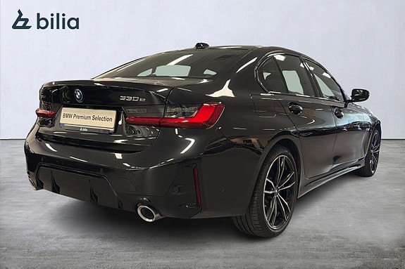 BMW 330e 17 of 18