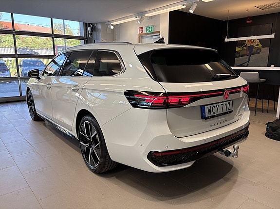 Volkswagen Passat 7 of 25