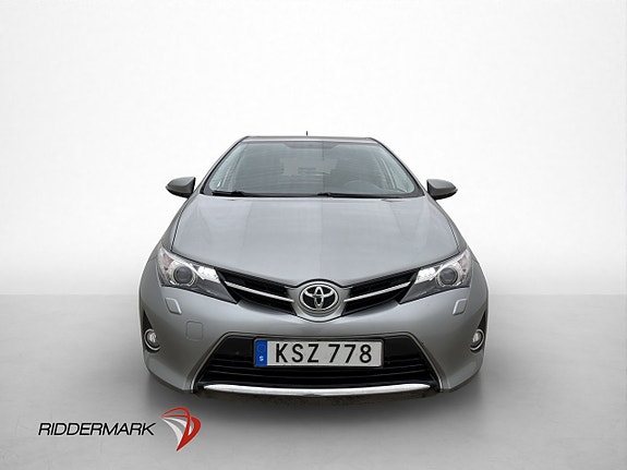 Toyota Auris 2 of 5