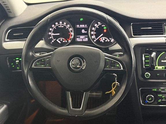 Skoda Superb 9 of 17