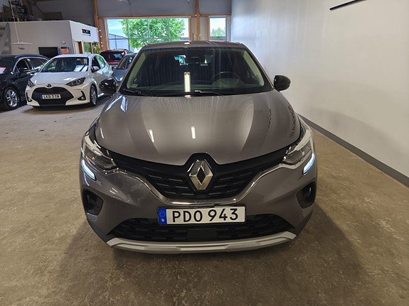 Renault Captur 2 of 5