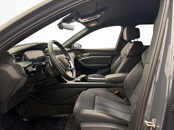 Audi Q8 12 of 30