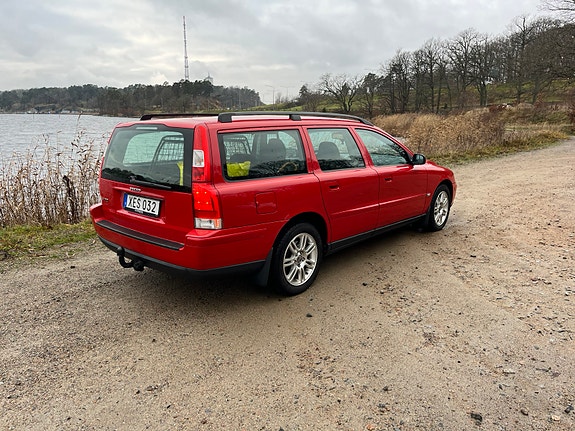 Volvo V70 2 of 6