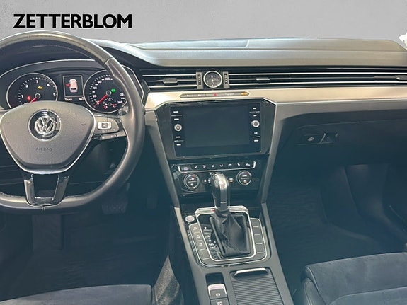 Volkswagen Passat 10 of 19