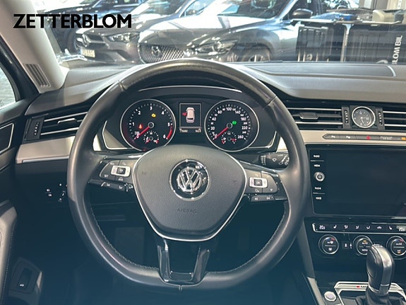 Volkswagen Passat 12 of 19