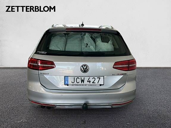 Volkswagen Passat 4 of 19