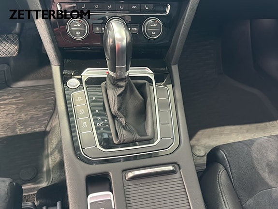 Volkswagen Passat 14 of 19