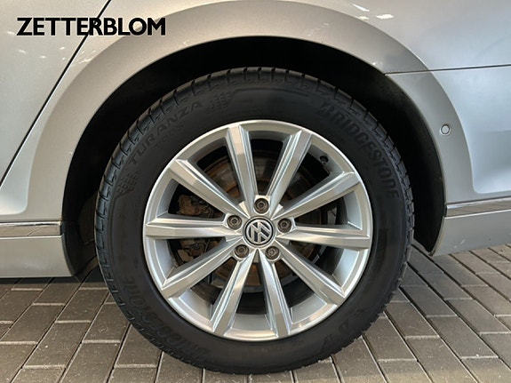 Volkswagen Passat 13 of 19