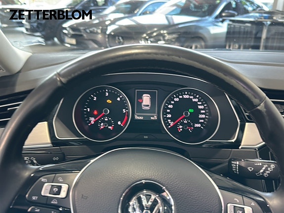 Volkswagen Passat 11 of 19