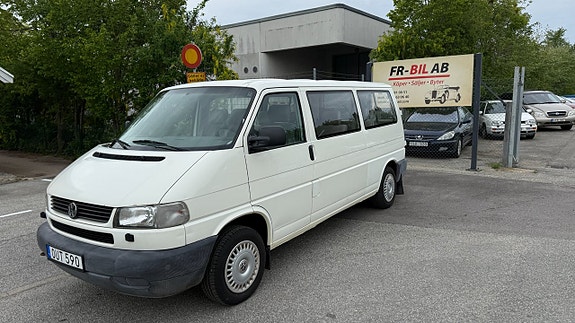 Volkswagen Caravelle 2 of 5