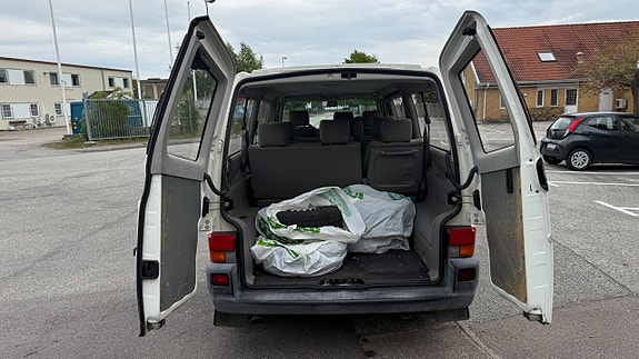 Volkswagen Caravelle 5 of 5
