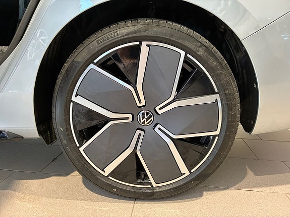 Volkswagen Passat 15 of 15