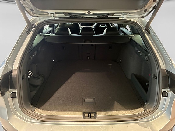 Volkswagen Passat 6 of 15