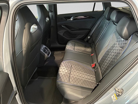 Volkswagen Passat 8 of 15