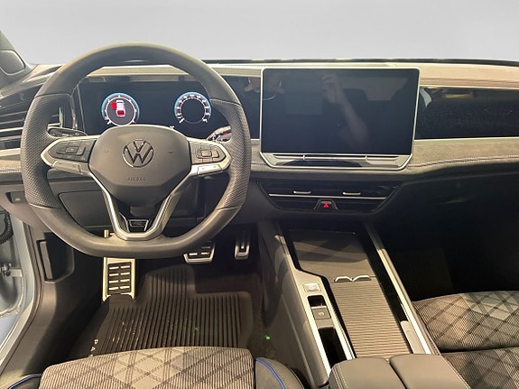 Volkswagen Passat 11 of 15