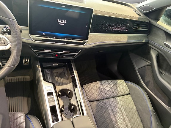 Volkswagen Passat 9 of 15