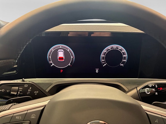 Volkswagen Passat 12 of 15