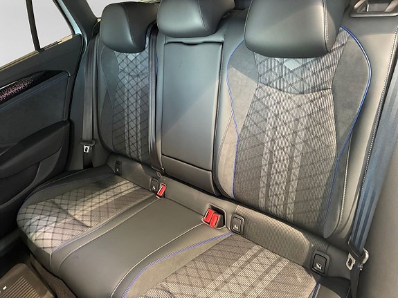 Volkswagen Passat 14 of 15