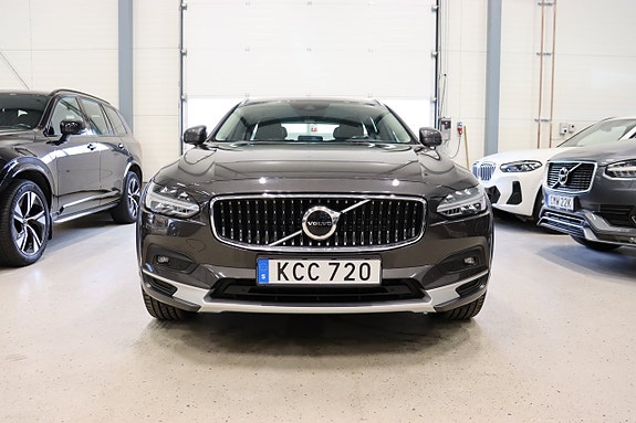 Volvo V90 Cross Country 3 of 5