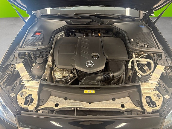 Mercedes-Benz E200 18 of 26