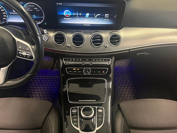 Mercedes-Benz E200 12 of 26