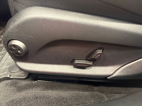 Mercedes-Benz E200 22 of 26