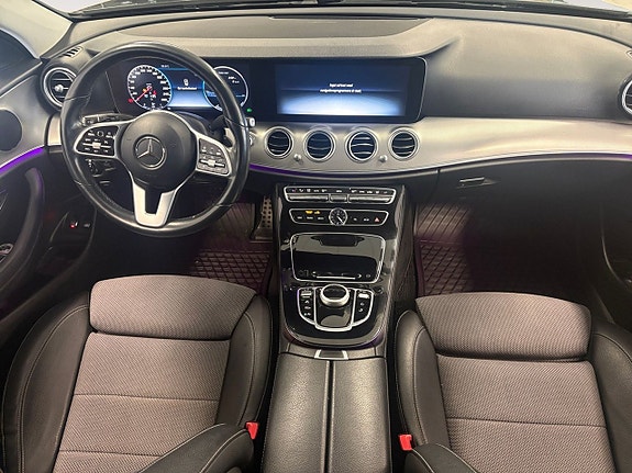 Mercedes-Benz E200 11 of 26