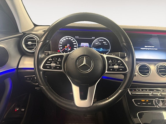 Mercedes-Benz E200 14 of 26