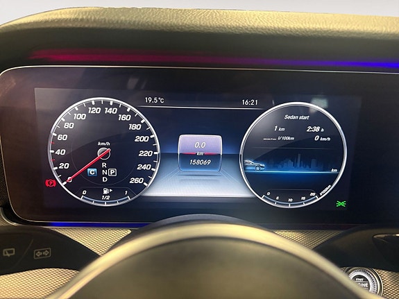 Mercedes-Benz E200 13 of 26