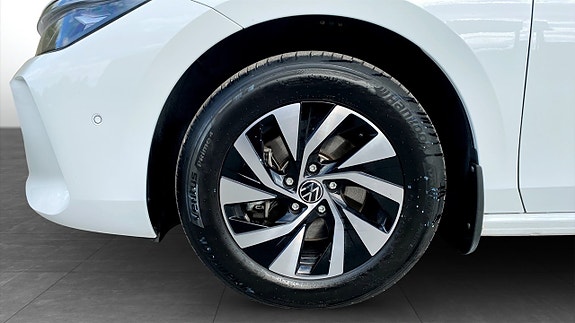 Volkswagen Passat 7 of 13