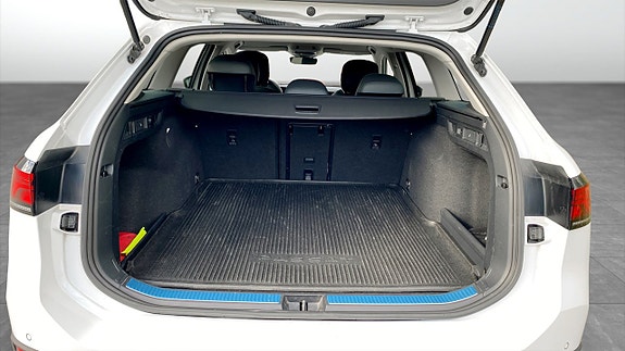 Volkswagen Passat 12 of 13