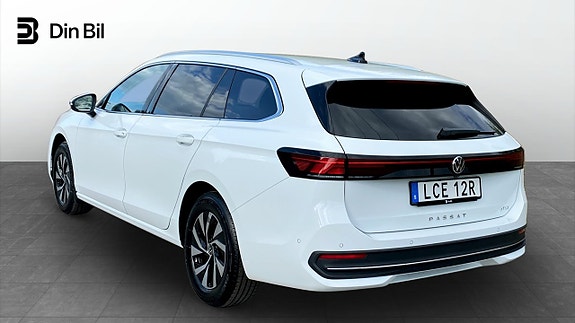 Volkswagen Passat 4 of 13