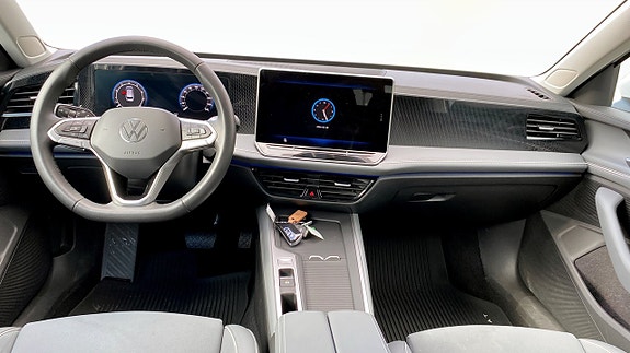 Volkswagen Passat 2 of 13