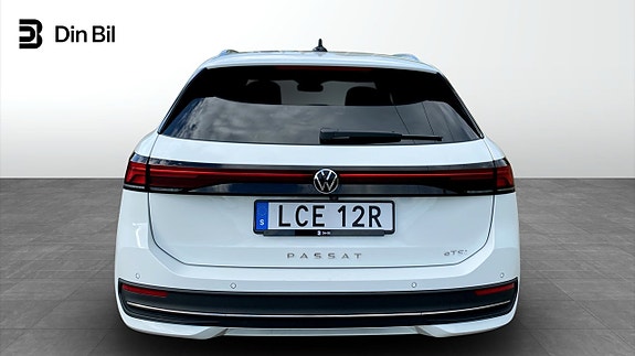 Volkswagen Passat 6 of 13