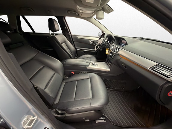 Mercedes-Benz E220 25 of 30