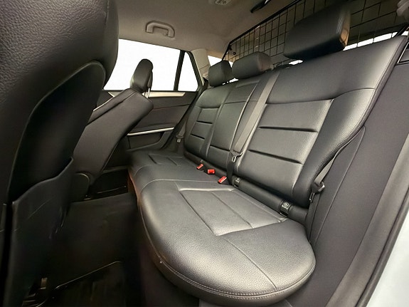 Mercedes-Benz E220 27 of 30