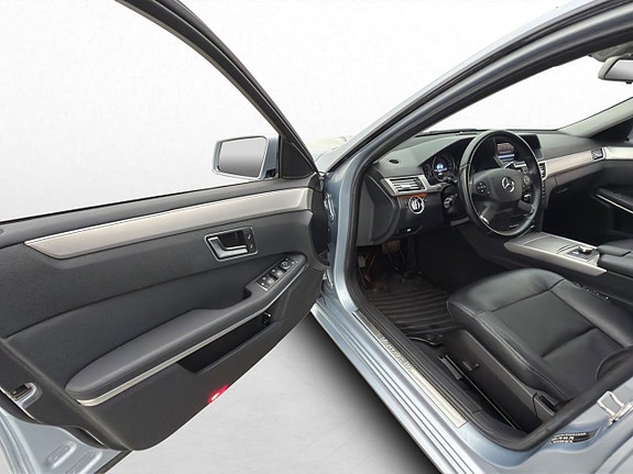 Mercedes-Benz E220 10 of 30
