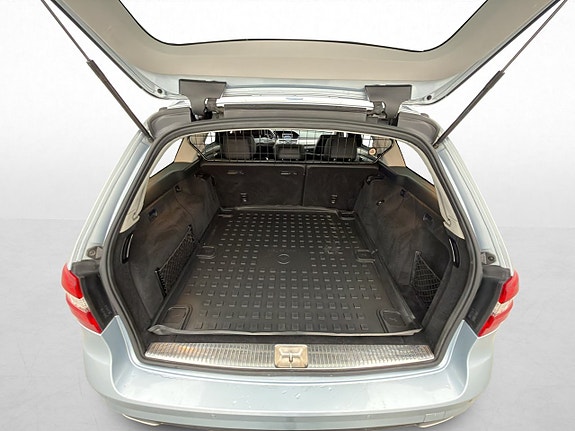 Mercedes-Benz E220 28 of 30