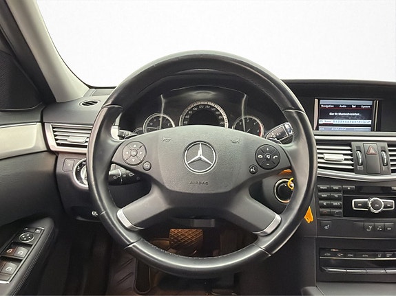 Mercedes-Benz E220 12 of 30