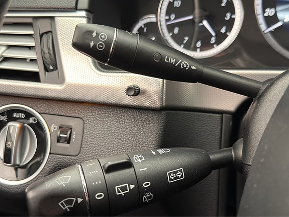 Mercedes-Benz E220 14 of 30
