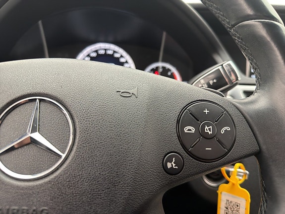 Mercedes-Benz E220 17 of 30