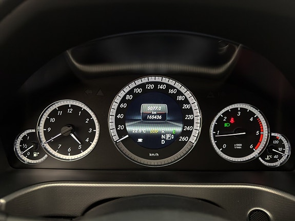 Mercedes-Benz E220 16 of 30